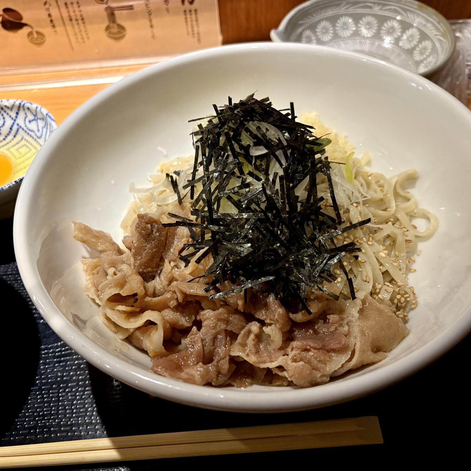 黒船SOBANZAIの黒紅そばの写真