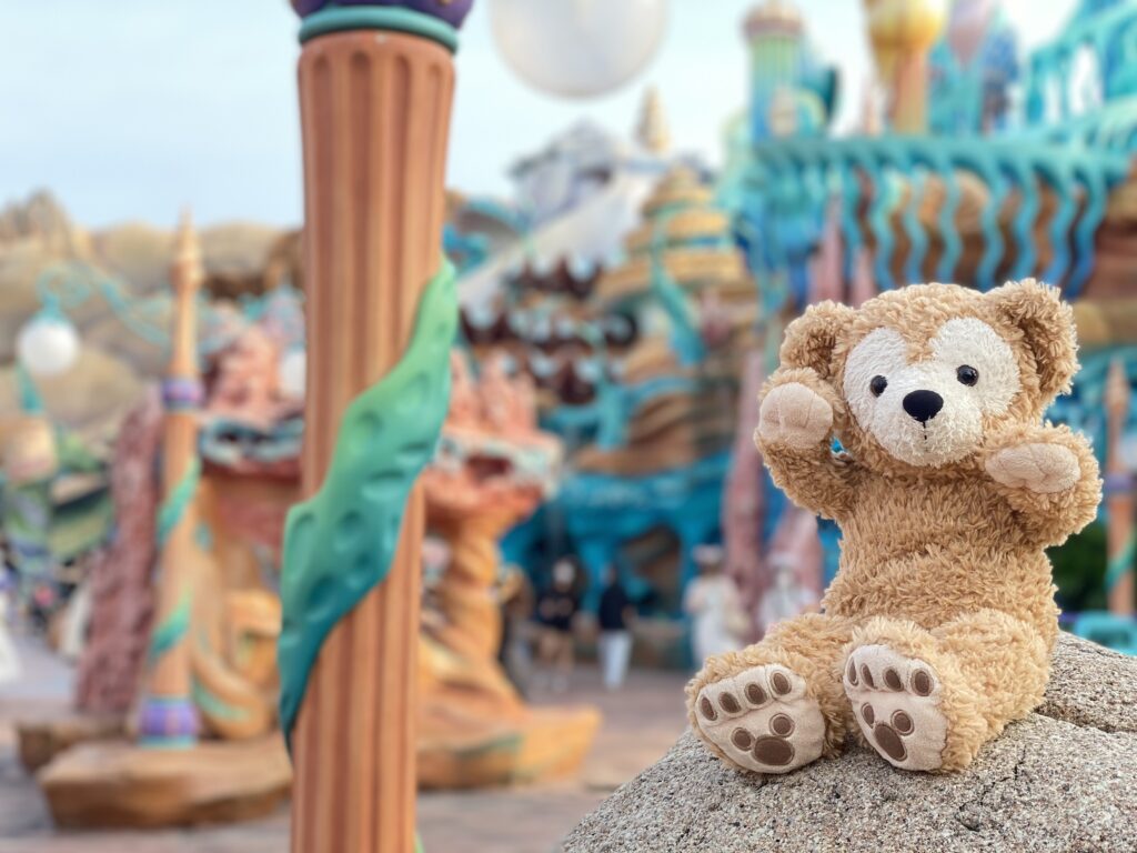ディズニーシーのマーメイドラグーンで撮ったダッフィーのぬいぐるみの写真