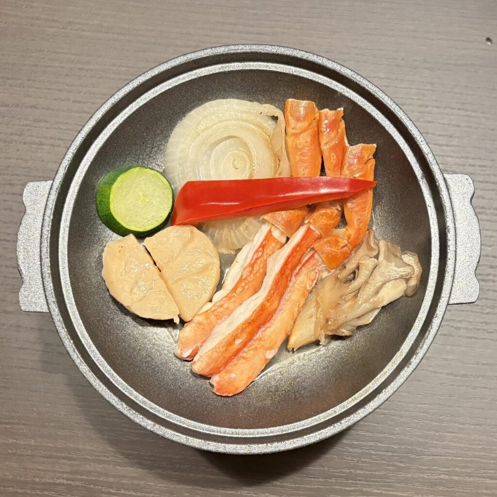 函館湯の川温泉 海と灯/ヒューイットリゾートの夕食、和食処雲波の懐石料理海の海鮮陶板焼きの画像