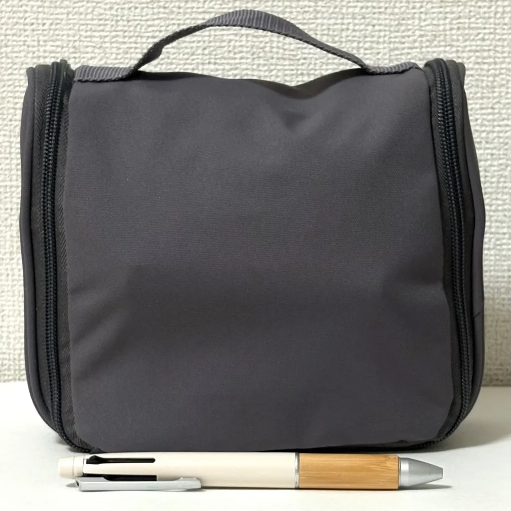 無印良品のポリエステル吊るして使える洗面用具ケースの正面画像