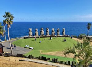宮崎県日南市にあるサンメッセ日南のモアイ像