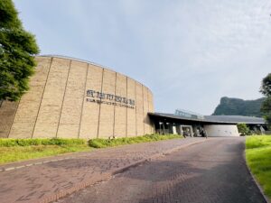 佐賀県武雄市にある武雄市図書館の外観画像