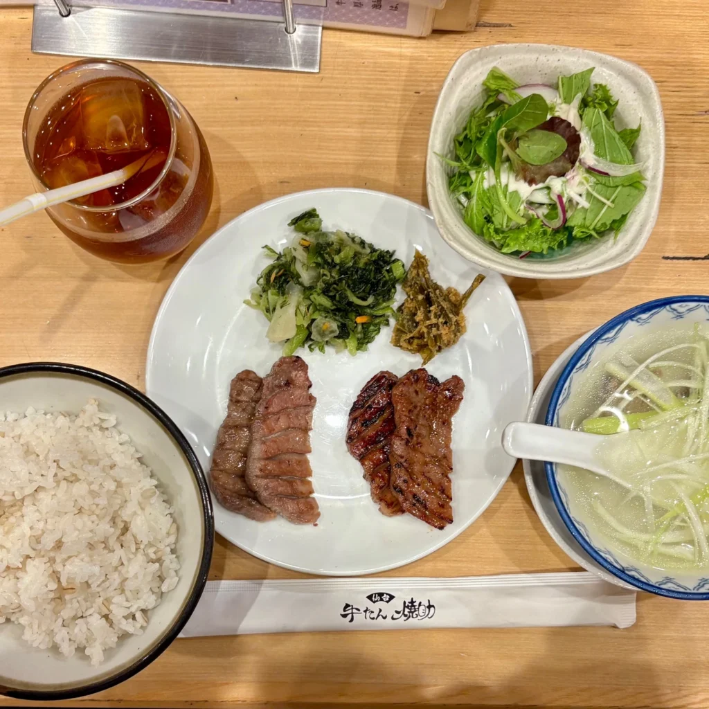 牛たん通りにある牛たん焼助のランチメニューの牛たん定食