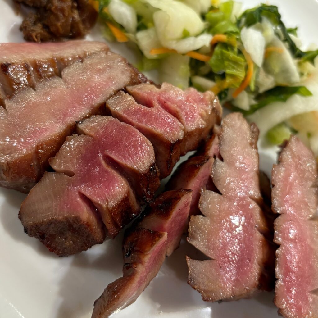 牛たん通りにある牛たん炭焼き利久のたんの画像