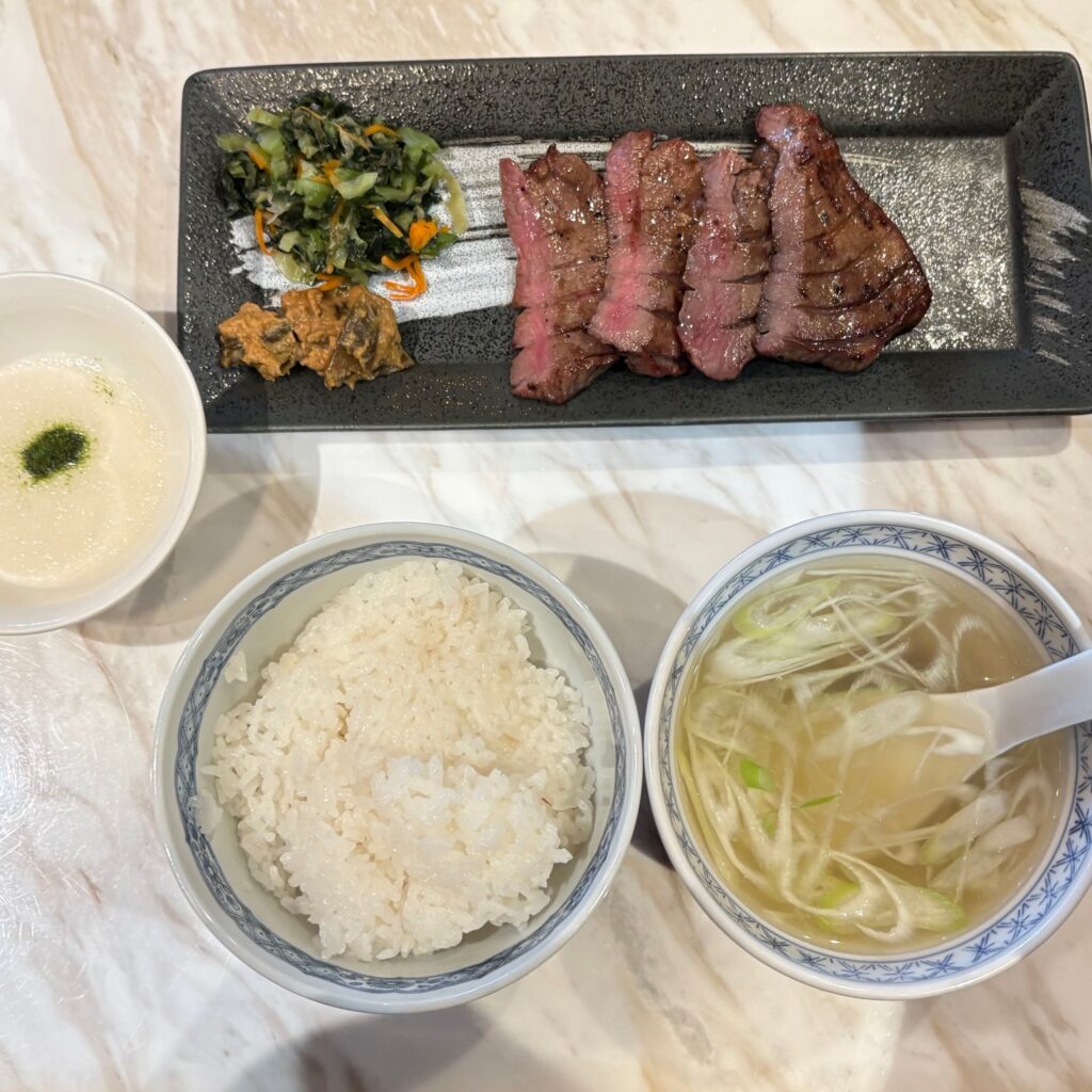 牛たん通りにある伊達の牛たん本舗の芯たん定食