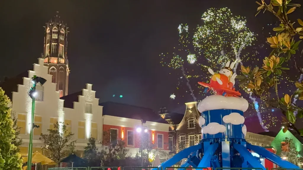 おちょが撮影したハウステンボスの花火とミッフィーアンクルパイロットアドベンチャーの画像